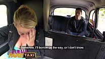 Female Fake Taxi Hot blonde succhia e scopa il cazzo ceco in taxi