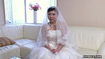 日本の花嫁、小泉恵美は結婚式の後に騙され、無修正