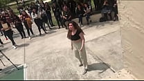 Una ragazza speciale balla per i suoi compagni morti come una cagna (Hard Twerking)