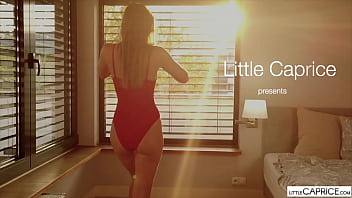 Milena Maria Mostraci la sua figa bagnata - LittleCaprice.com
