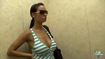 Angelina Valentine, uma latina sexy que adora foder duro