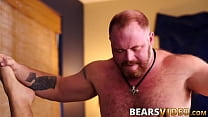 Big Booty Bear Bottoms für seinen Liebhaber mit einem großen Paar Nüssen