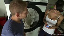 Peituda travesti anal fode cara da lavanderia