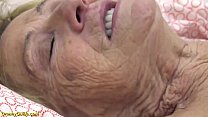 moche 90 ans vieille grand-mère baisée