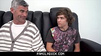 FamilyDick - Le beau-père se fait prendre par le gars d'à côté et les baise tous les deux