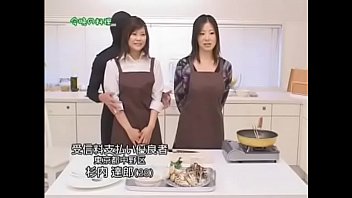 Cocinar mientras se tiene sexo en la televisión | Full HD: bit.ly/2IaM43g