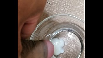Masturbação japonesa. Ejaculação em massa em vidro