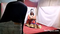 彼女のDevarとの荒いハード危険なセックスをしている伝統的な衣装のインドのBhabhi