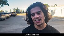 LatinLeche - Fanboy latino chupa la polla de un camarógrafo