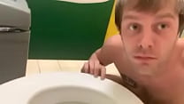 Toilette Schwuchtel im öffentlichen Bad