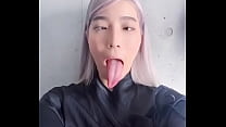 舌の長いアヘ顔痴女
