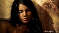 Romantische Nachtzüge von der reizvollen indischen Frau