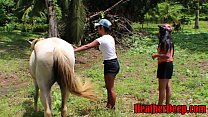 TEEN Mädchen vs Pferdegröße Schwanz