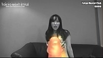 Японская девушка принимает вибратор глубоко в пизду