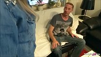 MILF alemana pilla a su cuñado viendo porno y ayuda - German Mature