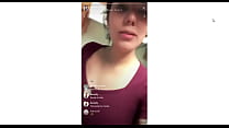 Vagabunda mostra seus peitos ao vivo no Instagram