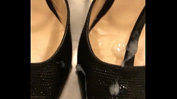 Chaussures éjaculation éjaculation dans les chaussures de ma belle-mère