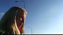 Европейской красотке-блондинке с большими сиськами заплатили за хардкорный секс в любительском видео