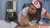 Shemale Krankenschwester ohne Sattel von ihrer Patientin