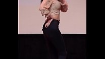 Korean women's group outdoor jeans super long legs sexy hot dance temptation public account [喵贴]