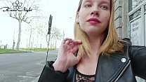 Student Titten Auf Der Straße Und Masturbieren Muschi Nach Einem Spaziergang Zeigen