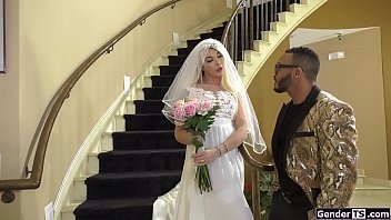 Транс невеста Aubrey Kate трахается с организатором свадьбы