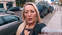 Una donna tedesca trascina una donna verso un sesso lesbico EroCom Date