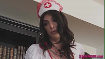 Tranny infirmière babe sucer dick