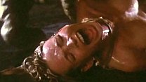Сцена секса с червем из фильма «Галактика ужаса»: гигантский червь любил женщину-офицера космического корабля и оплодотворил ее.