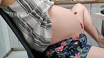 mi esposa embarazada cachonda masturbarse su coño delgado solo en casa