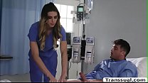Paciente cachondo analed a su enfermera transexual