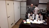 японский отчим трахает свою тинку