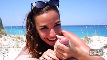 Пару в любительском видео застукали за сексом на общественном пляже - кримпай из глубокой киски