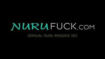 La massaggiatrice Jade Kush fa il massaggio Nuru più caldo di sempre