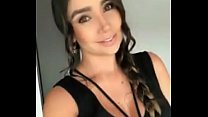 Paola Jara si masturba in macchina