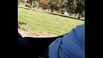 Freak chupando pau em parque público é pego e pede para deletar o vídeo preciso ver #viral