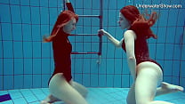 Diana Zelenkina e Simonna sexy brune in piscina