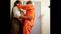 Prisonnier de la BBC ayant des relations sexuelles avec un gardien de sécurité à gros cul