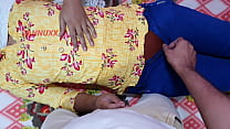 Тамильская школьница трахается в анал с парнем Догги Стай, полный секс