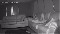 Schwägerin beim Masturbieren auf meiner Couch erwischt Haussitzen versteckte Kamera