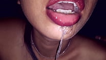 Sucking eupiendo and receiving milk in her mouth with her rich tits in the air