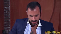MENATPLAY L'elegante uomo d'affari Xavi Duran si scopa un gay biondo