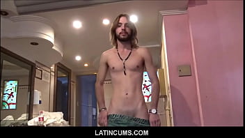 LatinCums.com - Chico latino estrella de rock rubio de pelo largo follado por dinero POV
