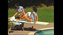 La maiala bionda Carol Titian si diverte quando le sue sorelle Shanna McCullough e Sharon Mitchell le fanno il pane imburrato su entrambi i lati