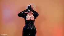 光沢のあるラテックスラバーキャットスーツのコンパイルでAryaGrander驚くべき無料ポルノフェチビデオ4k