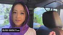 Das muslimische Mädchen Alexia Anders schleicht ihren Freund für ein verbotenes Vergnügen und wird von Papa erwischt