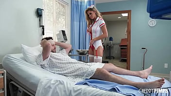 La enfermera milf rubia de tetas grandes Jessa Rhodes se ocupa de James Deen y su enorme problema de hinchazón con una mamada