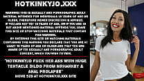 Hotkinkyjo baise son cul avec un énorme gode de MrHankey & prolapsus anal