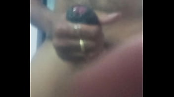 Une énorme charge de sperme d'un mec du Kerala se retrouve devant la caméra du téléphone