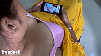 Sorellastra indiana che guarda film blu e Pronta a fare sesso con